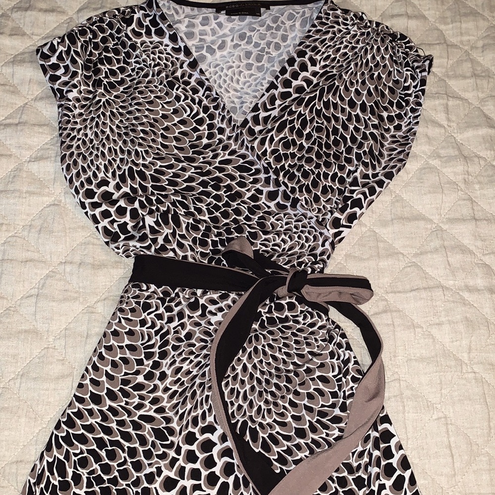 BCBG Maxazria XS wrap dress, taupe black and off white print, excellent cond.